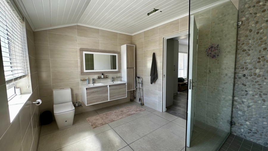 5 Bedroom Property for Sale in Rooi Els Western Cape